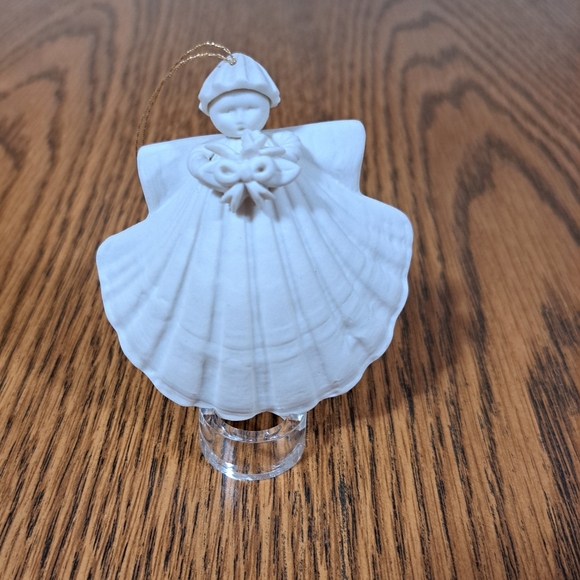 Margaret Furlong Porcelain Shell Angel Ornament Bouquet With Stand and Box - Picture 4 of 7